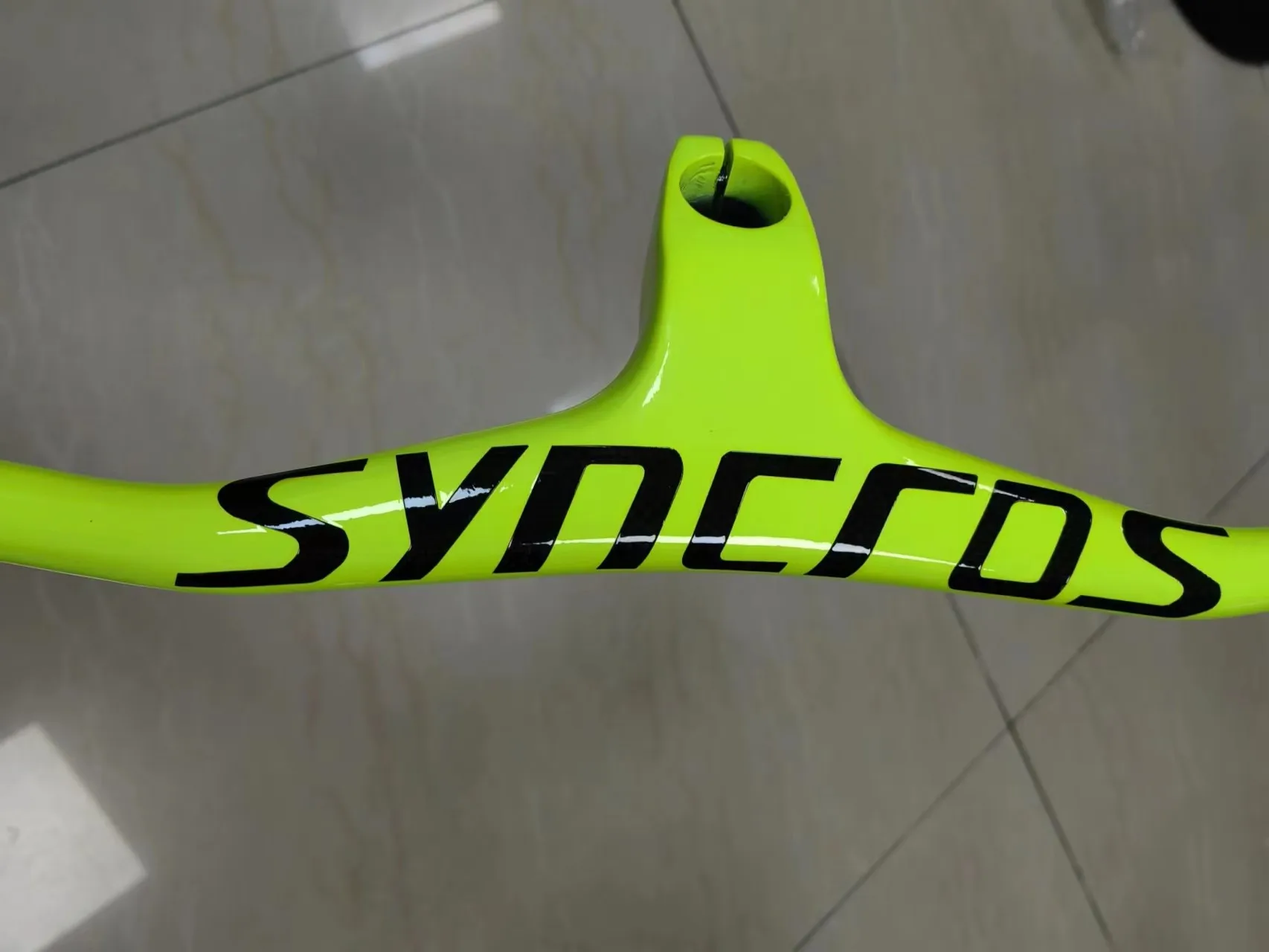 Цветной + 3K глянцевый углеродный горный велосипедный стояк Syncros-17 градусов цельная форма Интегрированный руль с стержнем руль для горного велосипеда
Цветной + 3K глянцевый углеродный горный велосипедный стояк Syncros-17 градусов цельная форма Интегрированный руль с стержнем руль для горного велосипеда