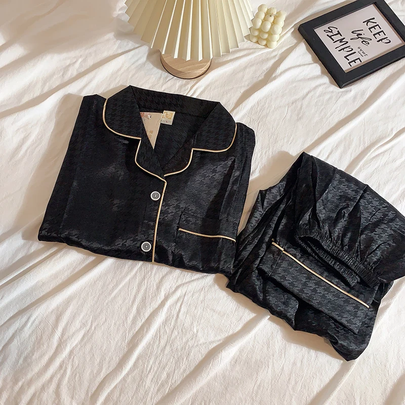 Pajamas Women Spring And Autumn Long-sleeved Thin Section Ice Silk Large Yards Home Wear Set Summer Button Down Sleepwear
Pajamas Women Spring And Autumn Long-sleeved Thin Section Ice Silk Large Yards Home Wear Set Summer Button Down Sleepwear