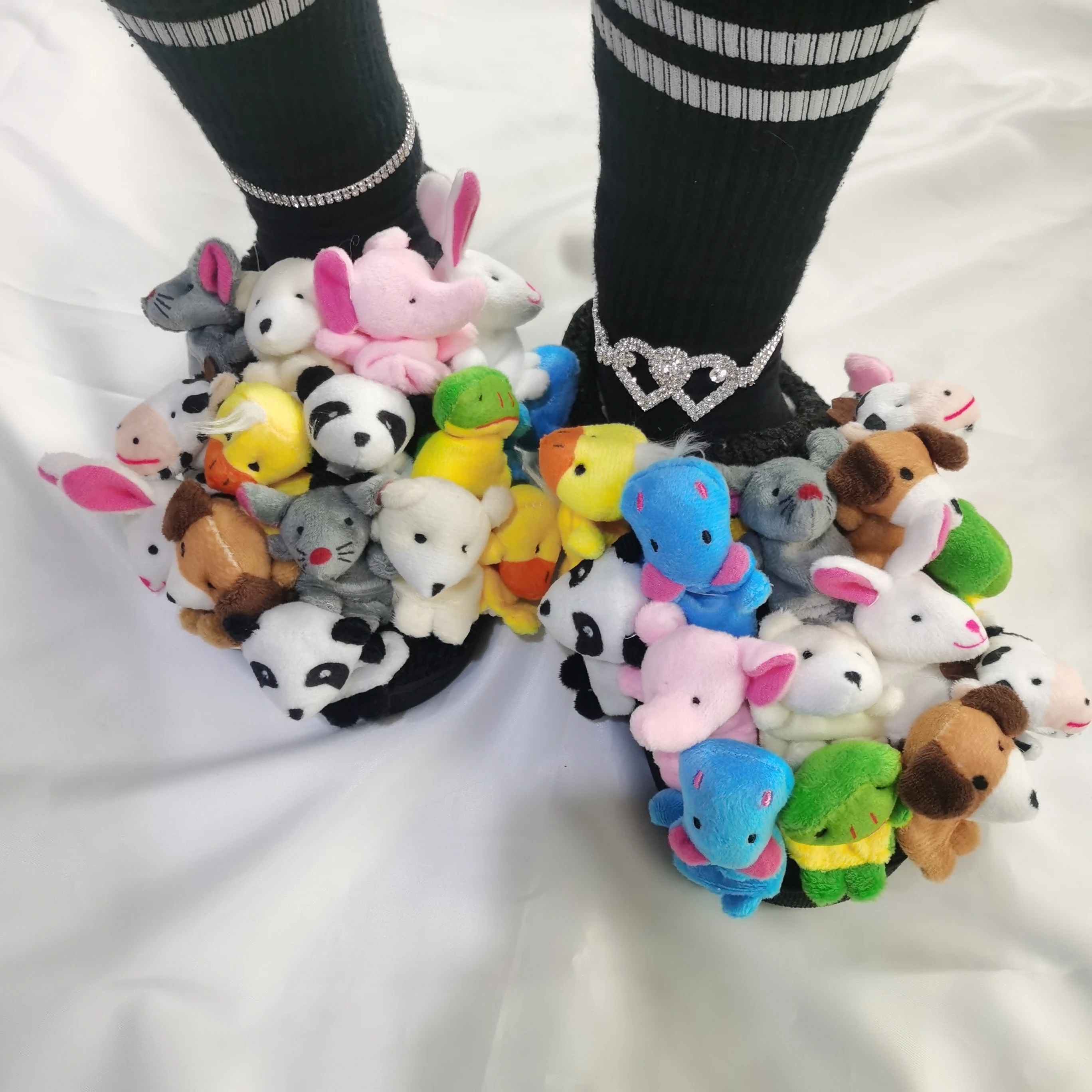 New Arrival Women Winter Cotton Furry Slippers Lovely Cute Teddy Bear Slides Cartoon Doll Decoration Slides Home Indoor Shoes
New Arrival Women Winter Cotton Furry Slippers Lovely Cute Teddy Bear Slides Cartoon Doll Decoration Slides Home Indoor Shoes