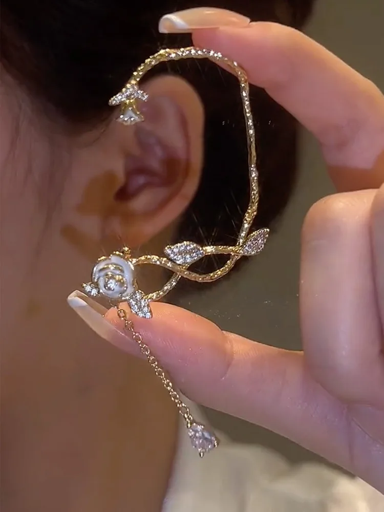 Camellia Earrings Niche Design Light Luxury High-end Elf Vine Earbone Clip Without Ear Holes Tassel Long High-end Earrings
Camellia Earrings Niche Design Light Luxury High-end Elf Vine Earbone Clip Without Ear Holes Tassel Long High-end Earrings