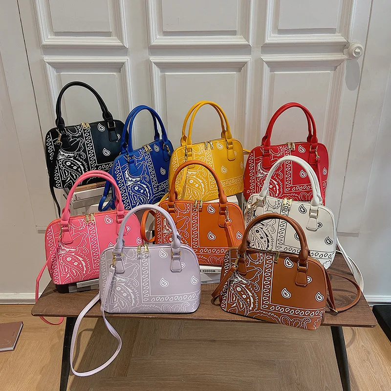 The new 2022 female bag printing mobile shell package joker restoring ancient ways single shoulder bag
The new 2022 female bag printing mobile shell package joker restoring ancient ways single shoulder bag