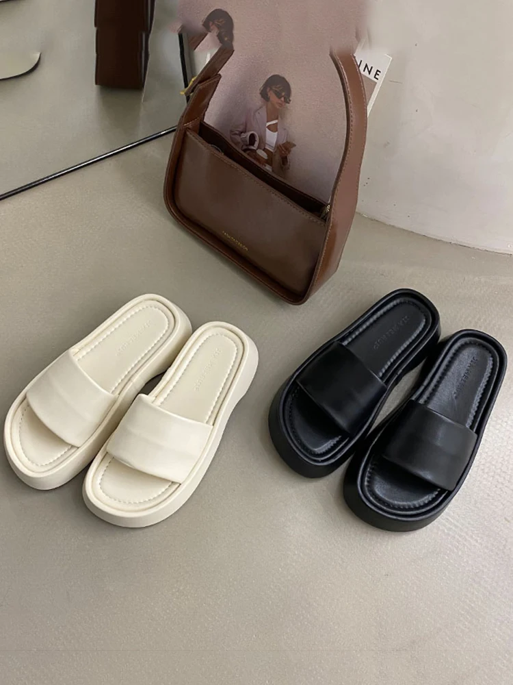 Beach Shoes House Slippers Platform Slipers Women Med Slides Fashion Sabot 2023 Luxury Flat Rubber PU Shoes Slippers Casual Plat
Beach Shoes House Slippers Platform Slipers Women Med Slides Fashion Sabot 2023 Luxury Flat Rubber PU Shoes Slippers Casual Plat