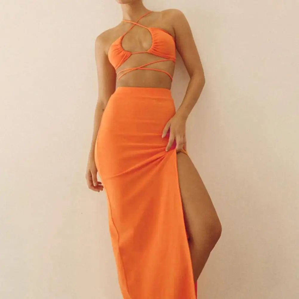 Sexy Bandage Cut Out Halter Neck Top Skirts Set Elegant 2022 Summer Split Two Piece Set Skirts Suit Female ensembles de jupes
Sexy Bandage Cut Out Halter Neck Top Skirts Set Elegant 2022 Summer Split Two Piece Set Skirts Suit Female ensembles de jupes
