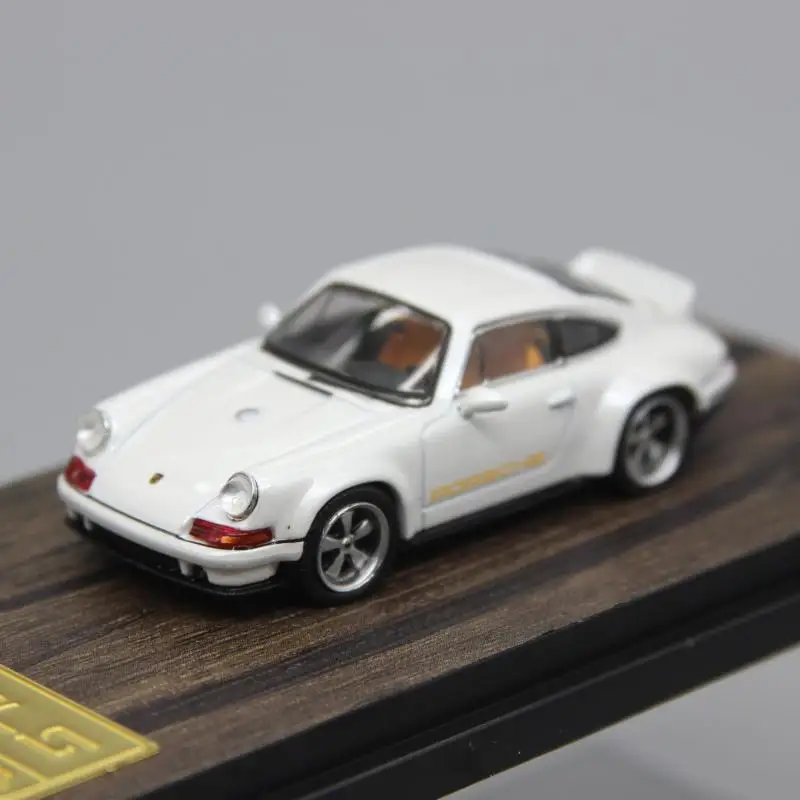 HKM 1:64 зеленый DLS спортивный автомобиль модель 911 964 модифицированный певец для Porsche 911
HKM 1:64 зеленый DLS спортивный автомобиль модель 911 964 модифицированный певец для Porsche 911