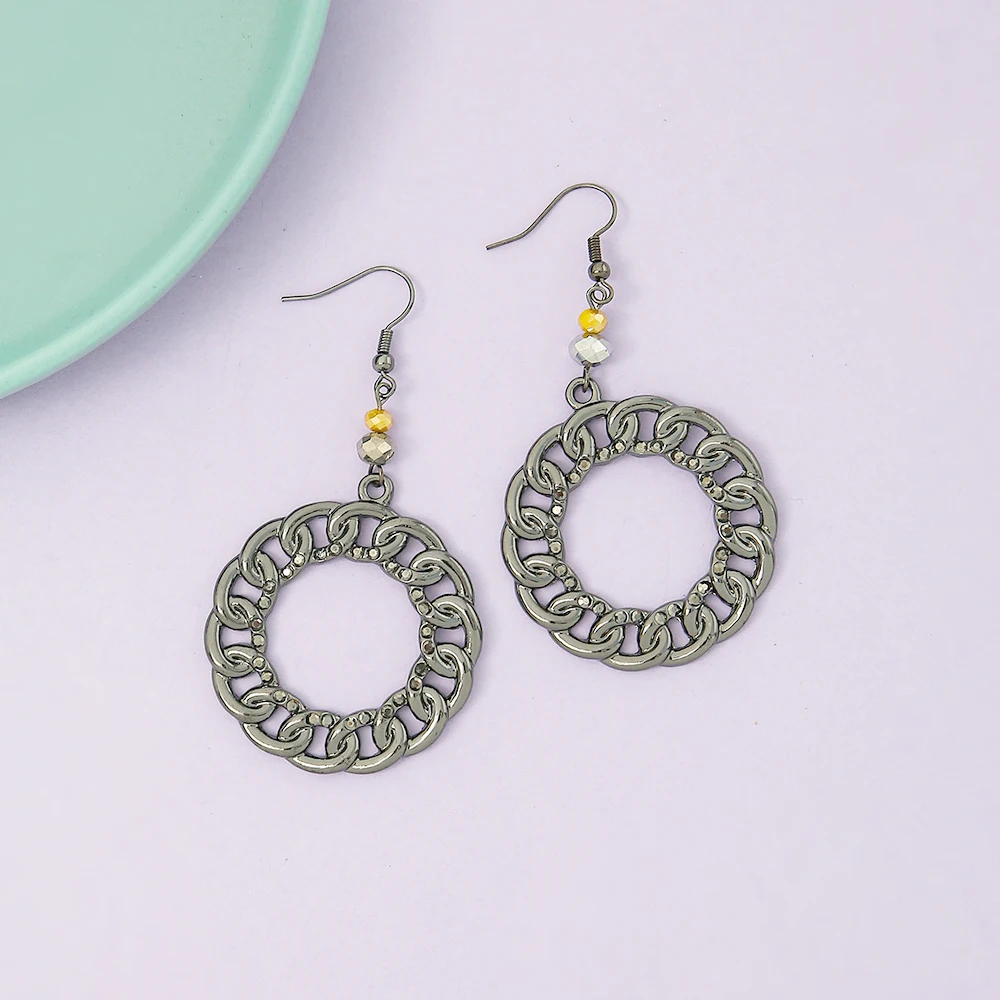 Retro Personality Round Hollow Metal Chain Earrings For Women Popular Products Glass Rhinestones Girls Hoop Jewelry Accessories
Retro Personality Round Hollow Metal Chain Earrings For Women Popular Products Glass Rhinestones Girls Hoop Jewelry Accessories