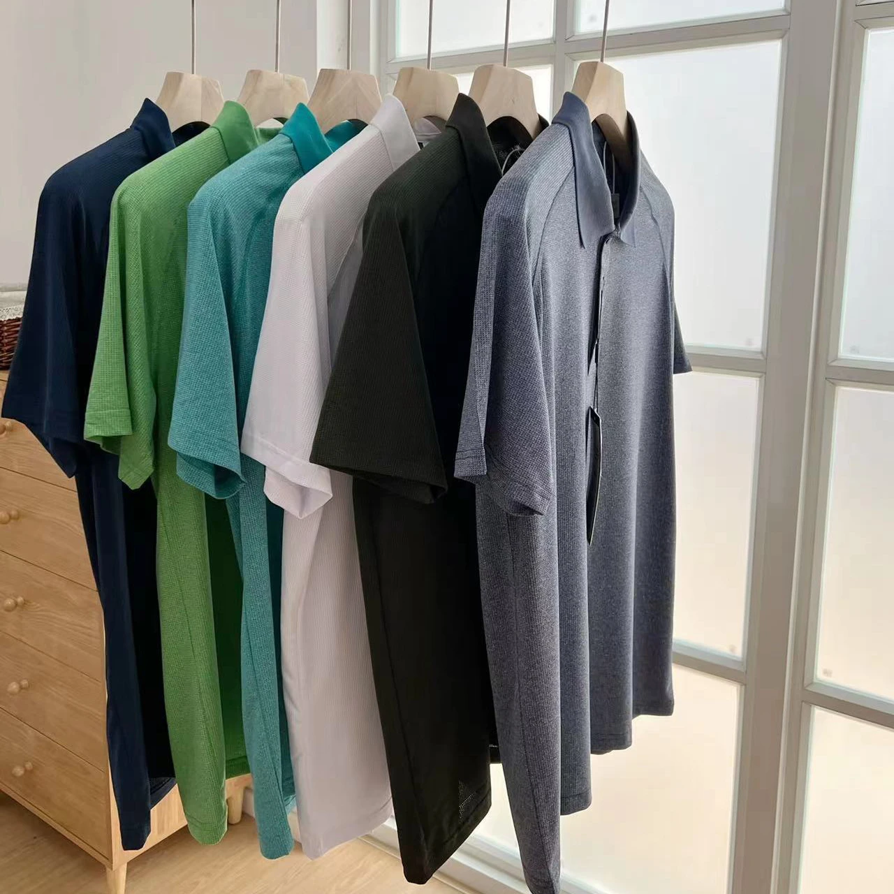 Lulu Metal Vent Tech Men's Casual Shirt New Summer Sports Fitness High Elastic Ventilate Quick Drying Short-sleeved POLO Shirt
Lulu Metal Vent Tech Men's Casual Shirt New Summer Sports Fitness High Elastic Ventilate Quick Drying Short-sleeved POLO Shirt