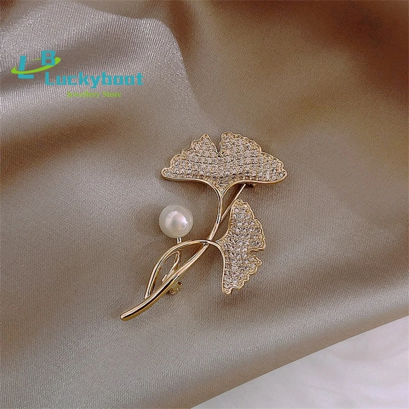 Women's Temperament Ginkgo Leaf Pearl Diamond Brooch Fashion Clothing Coat Decoration Corsage
Women's Temperament Ginkgo Leaf Pearl Diamond Brooch Fashion Clothing Coat Decoration Corsage