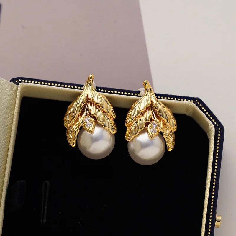 

French Pearl Earrings For Women Light Luxury Senior Sense Leaves Delicate Ear Studs Ins Fashion Niche Design Temperament Jewelry