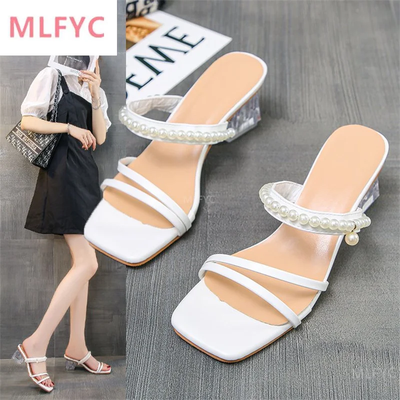 Pearl beaded casual sandals 2021 new open-toed square heel crystal heel slippers set thick heel high heel women's shoes
Pearl beaded casual sandals 2021 new open-toed square heel crystal heel slippers set thick heel high heel women's shoes