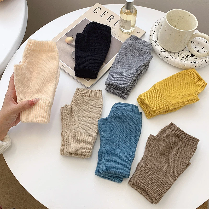 Korean Style Women Winter Half-Finger Gloves Warm Wool Knitted Fingerless Jacquard Elastic Mittens Short Gloves Wrist Protector 
Korean Style Women Winter Half-Finger Gloves Warm Wool Knitted Fingerless Jacquard Elastic Mittens Short Gloves Wrist Protector