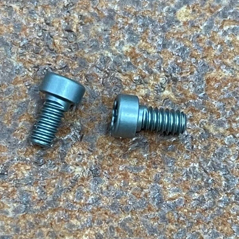 Винты TC4 T8 для ножей Rick Hinderer XM18 3.5 (2 шт.)
Винты TC4 T8 для ножей Rick Hinderer XM18 3.5 (2 шт.)