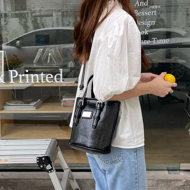 Women Handbag Shoulder Crossbody Bag Versatile Bucket Tote Bag Large Capacity Black Shopper Bags
Women Handbag Shoulder Crossbody Bag Versatile Bucket Tote Bag Large Capacity Black Shopper Bags
