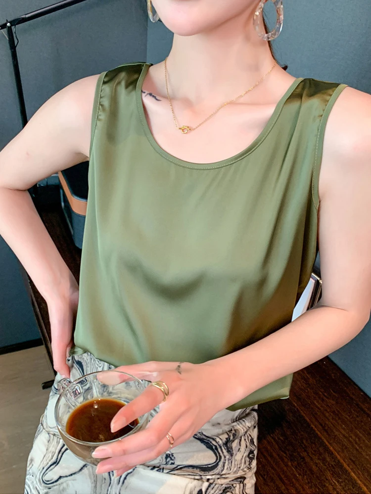 Women's Summer Chiffon Blouses Sleeveless Korean Style Beautiful Basic Green Blouse Top Tunic Satin Silk Blouses for Women 2022
Women's Summer Chiffon Blouses Sleeveless Korean Style Beautiful Basic Green Blouse Top Tunic Satin Silk Blouses for Women 2022