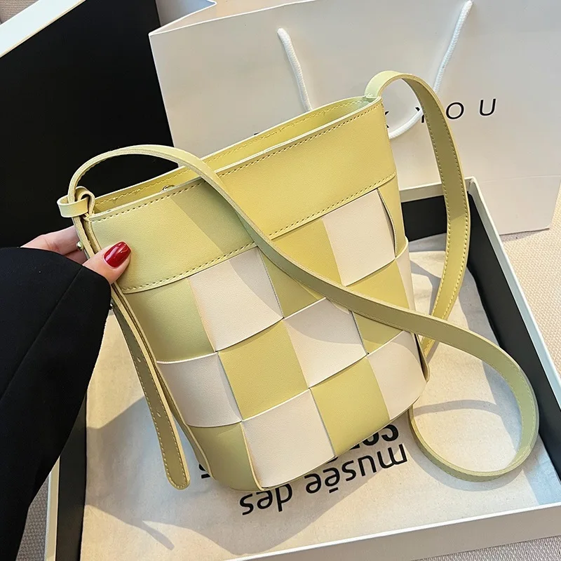 Texture Woven Small Bag Women's Bag 2022 New Fashion Shoulder Bag All-match Messenger Bag Contrast Color Bucket Bag
Texture Woven Small Bag Women's Bag 2022 New Fashion Shoulder Bag All-match Messenger Bag Contrast Color Bucket Bag