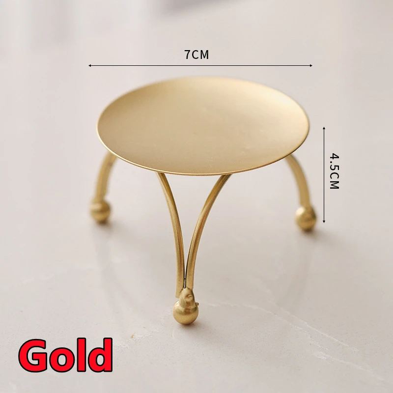 Металлический подсвечник круглый
Металлический подсвечник круглый