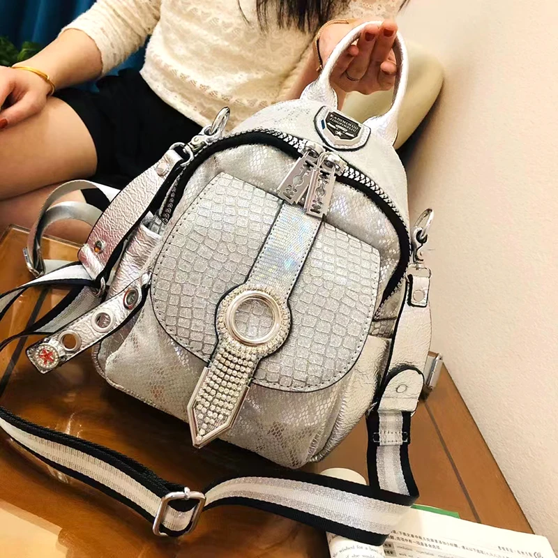 Luxury Tassel Diamond Women's Backpack 2022 Fashion Rhinestone School Backpack Women Bag Dual-purpose Brand Shoulder Hand Bags
Luxury Tassel Diamond Women's Backpack 2022 Fashion Rhinestone School Backpack Women Bag Dual-purpose Brand Shoulder Hand Bags