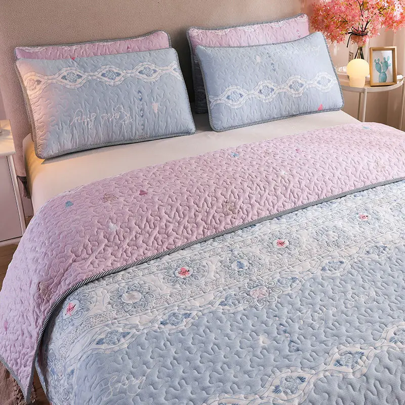 Special bedding double-sided cover spring and summer cool air conditioning is thickened room blanket
Special bedding double-sided cover spring and summer cool air conditioning is thickened room blanket