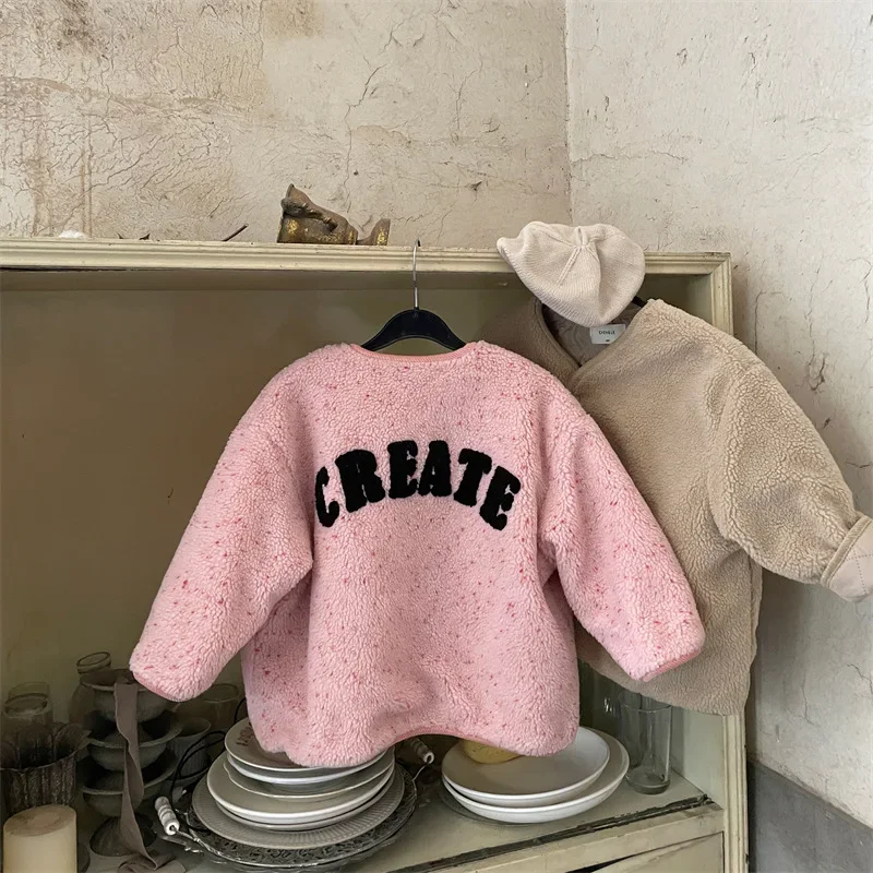 HoneyCherry Winter Children's Plush Embroidery Warm Thickened Coat Fashion Letter Cotton Coat Jacket Girls Winter Coat
HoneyCherry Winter Children's Plush Embroidery Warm Thickened Coat Fashion Letter Cotton Coat Jacket Girls Winter Coat