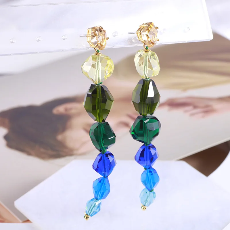 European and American irregular colored resin Beaded Earrings with long temperament
European and American irregular colored resin Beaded Earrings with long temperament