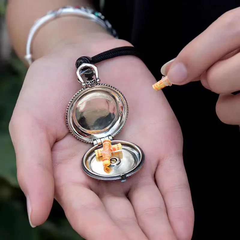 New Golden light curse tag small necklace Taoist jewelry with scripture men's and women's accessories
New Golden light curse tag small necklace Taoist jewelry with scripture men's and women's accessories