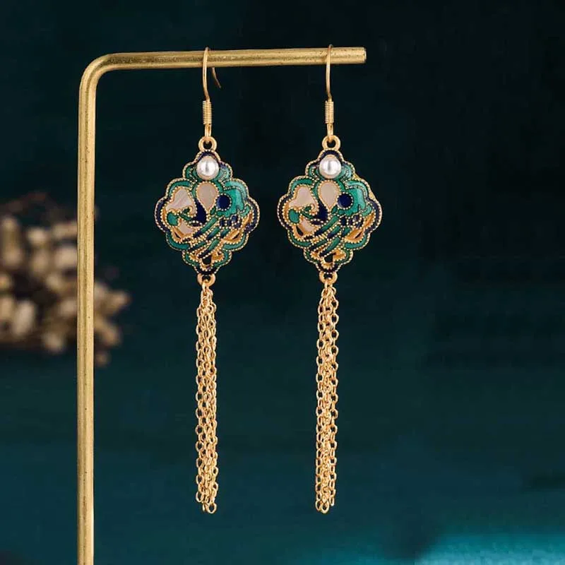 New Classical Enamel Painting Craft Earrings Inlaid White Jade Pearl Hollow Pattern Earrings Tassel Chain Earrings For Women
New Classical Enamel Painting Craft Earrings Inlaid White Jade Pearl Hollow Pattern Earrings Tassel Chain Earrings For Women