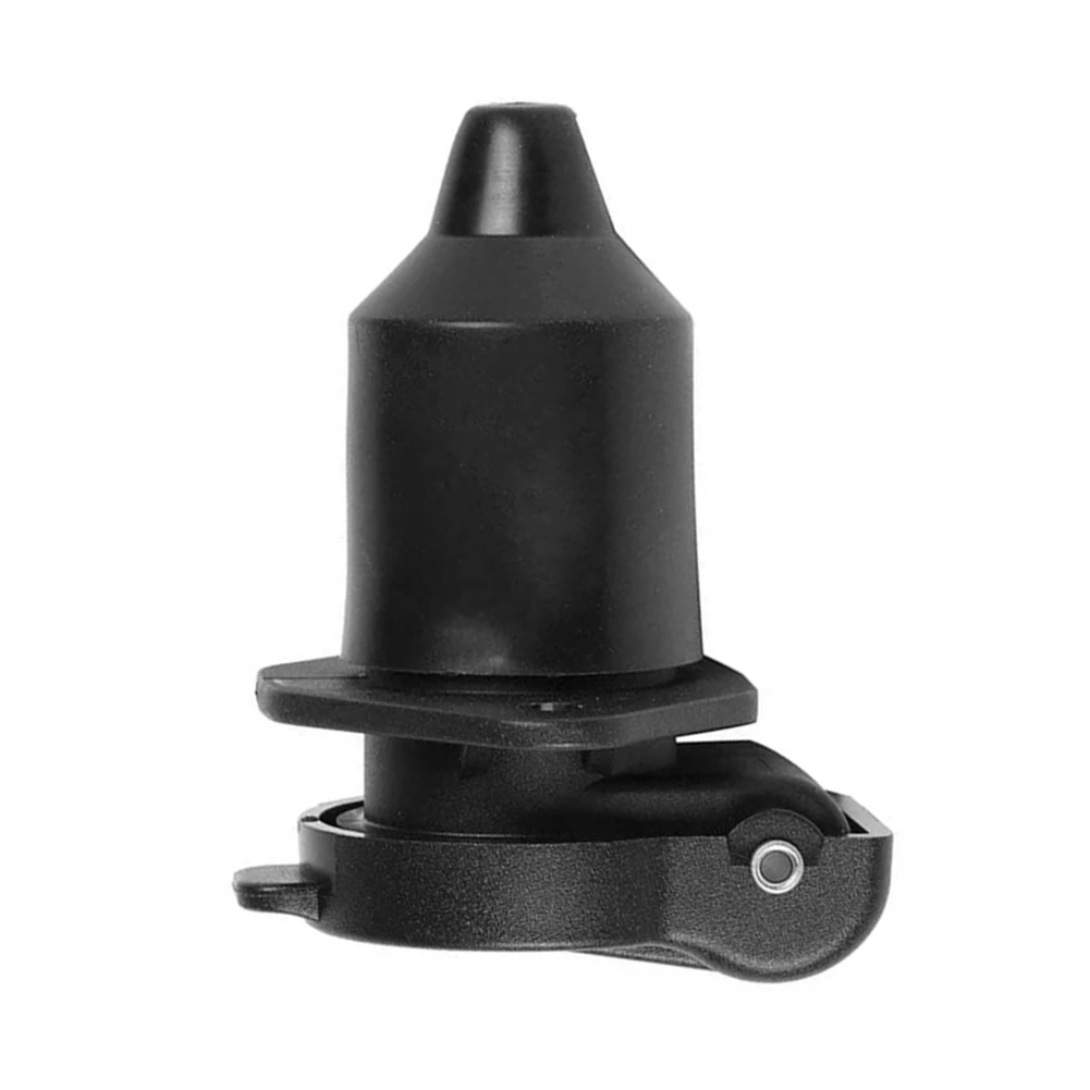 

Trailer Plug Adapter Motorhome Power Cord Socket Connector Trailer Tractor Plug Socket 12V 3-hole Socket With Waterproof Cap