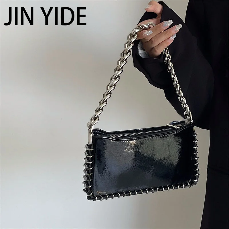 Women's Chain Underarm Shoulder Bag Glossy Patent Leather Hot Girls Small Square Messenger Bags All-match Purse Handbags
Women's Chain Underarm Shoulder Bag Glossy Patent Leather Hot Girls Small Square Messenger Bags All-match Purse Handbags