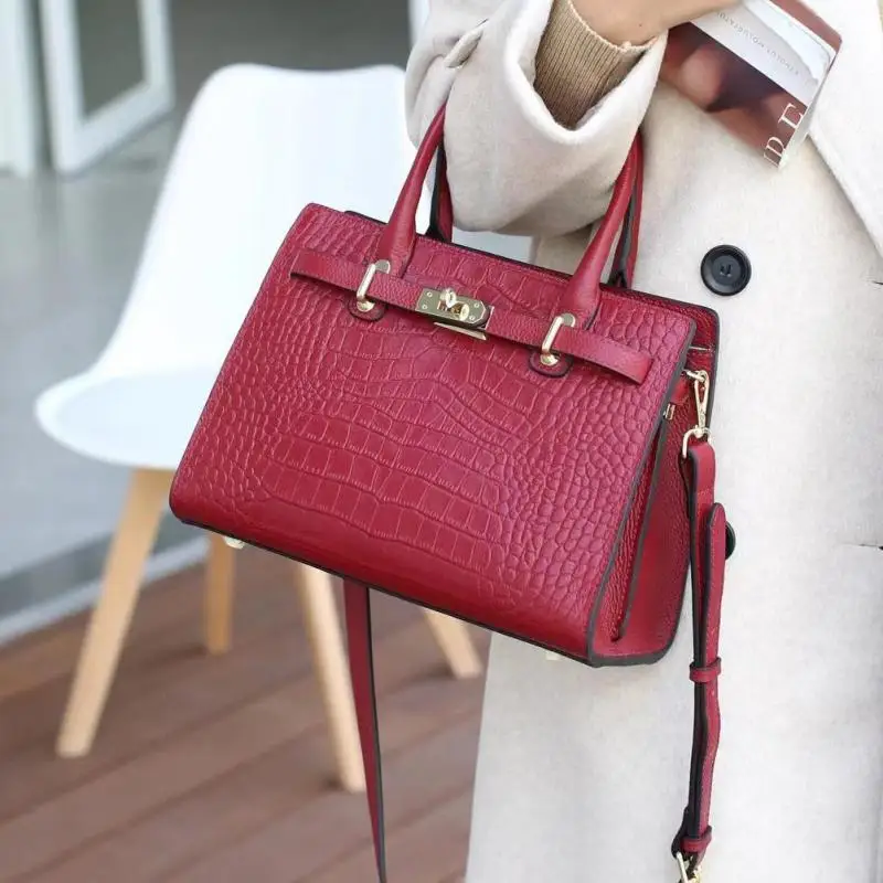 New High Quality Commuter Bag Large Capacity Crocodile Pattern Bag Black One Shoulder Portable Crossbody Bag
New High Quality Commuter Bag Large Capacity Crocodile Pattern Bag Black One Shoulder Portable Crossbody Bag