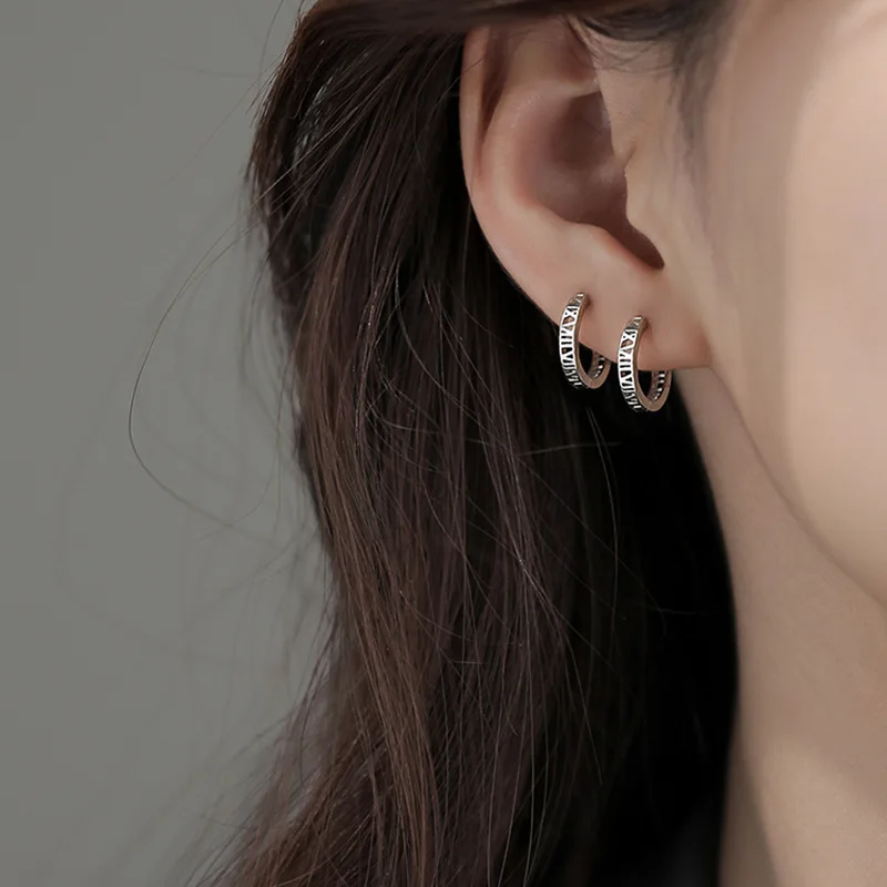 Simple Hollow Out Round Men Earrings for Women High Quality Hoop Korean Earrings Buckle Pendients Girl Jewelry Gift Wholesale
Simple Hollow Out Round Men Earrings for Women High Quality Hoop Korean Earrings Buckle Pendients Girl Jewelry Gift Wholesale
