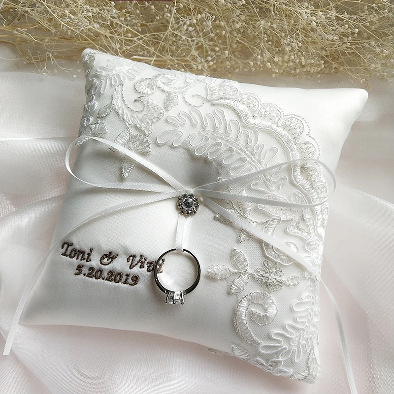 Personalized Wedding Engagement Satin Ring Pillow For Bride Groom Photos Props Anniversary Souvenirs
Personalized Wedding Engagement Satin Ring Pillow For Bride Groom Photos Props Anniversary Souvenirs