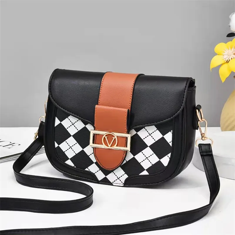2023 Women Metal Leather Buckle Clutch Bag Purse Ladies Handbag Party Purse for Bridal Leaf Lock Shoulder Bag Women Evening Bags
2023 Women Metal Leather Buckle Clutch Bag Purse Ladies Handbag Party Purse for Bridal Leaf Lock Shoulder Bag Women Evening Bags