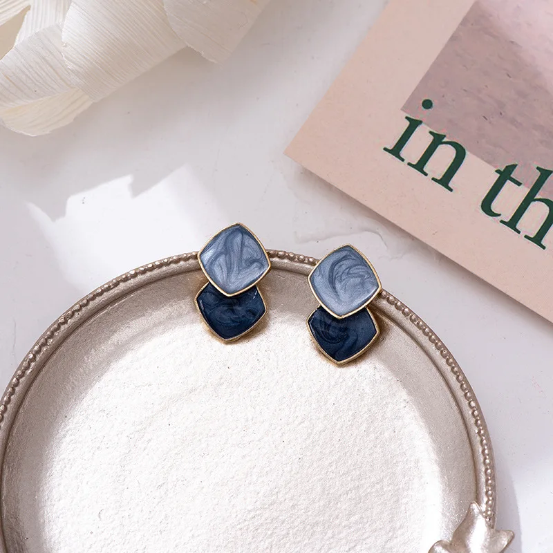 Fashion Drop Oil Contrast Color Earrings Simple Geometric Square Earrings Retro Earrings Exquisite Anniversary Jewelry
Fashion Drop Oil Contrast Color Earrings Simple Geometric Square Earrings Retro Earrings Exquisite Anniversary Jewelry