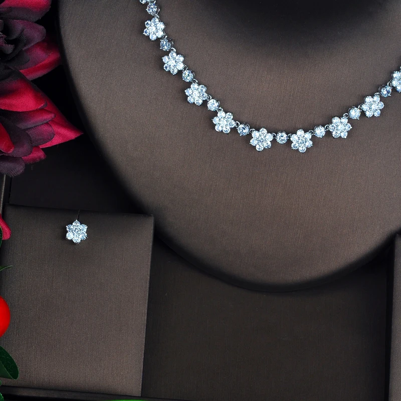 Fashion Sparkling Small Flower Shape CZ Design Women Bridal Jewelry Sets Necklace Set Wedding Dress Accessories Jewelry N-442 
Fashion Sparkling Small Flower Shape CZ Design Women Bridal Jewelry Sets Necklace Set Wedding Dress Accessories Jewelry N-442
