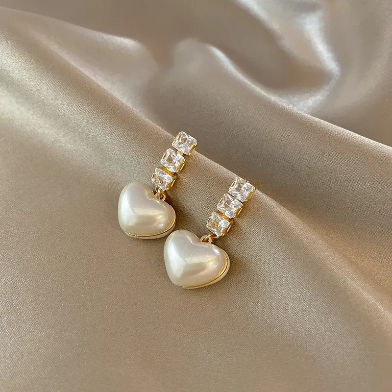 New Fashion Contracted Pearl Love Heart Stud Earrings Inlaid With Zircon All-match Sweet and Elegant Lady Sweet Earrings
New Fashion Contracted Pearl Love Heart Stud Earrings Inlaid With Zircon All-match Sweet and Elegant Lady Sweet Earrings