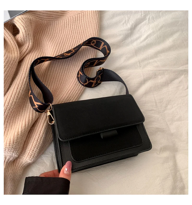 2023 Small Classic Fashion Female Shoulder Bag Wide Straps Flap Crossbody Bags for Women Trend Simple Handbag Packaging Purses
2023 Small Classic Fashion Female Shoulder Bag Wide Straps Flap Crossbody Bags for Women Trend Simple Handbag Packaging Purses
