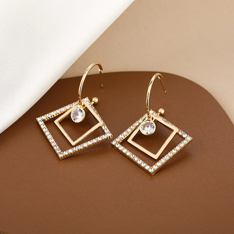 

Geometric Hollow Eardrop Trend Jewelry Rhinestones Pendant Stud Earrings Party Accessories New Fashion Prom Jewelry Hook Pendant