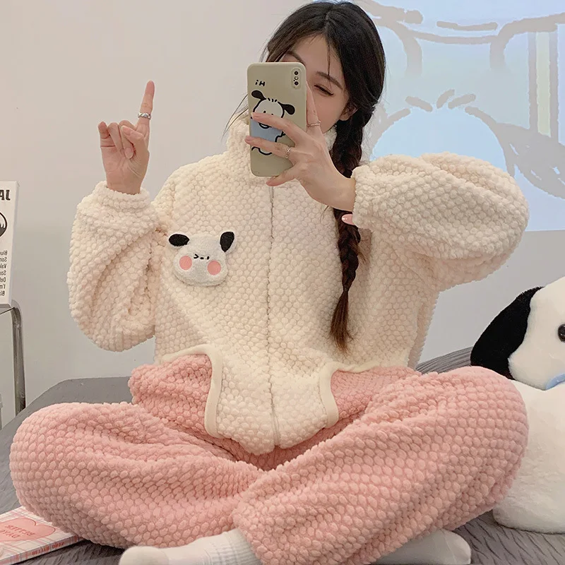 Аниме kawaii Sanrio Kuromi Cinnamoroll Pachacco Женская пижама с героями мультфильмов осень-зима новый стиль пушистый теплый утепленный кардиган
Аниме kawaii Sanrio Kuromi Cinnamoroll Pachacco Женская пижама с героями мультфильмов осень-зима новый стиль пушистый теплый утепленный кардиган