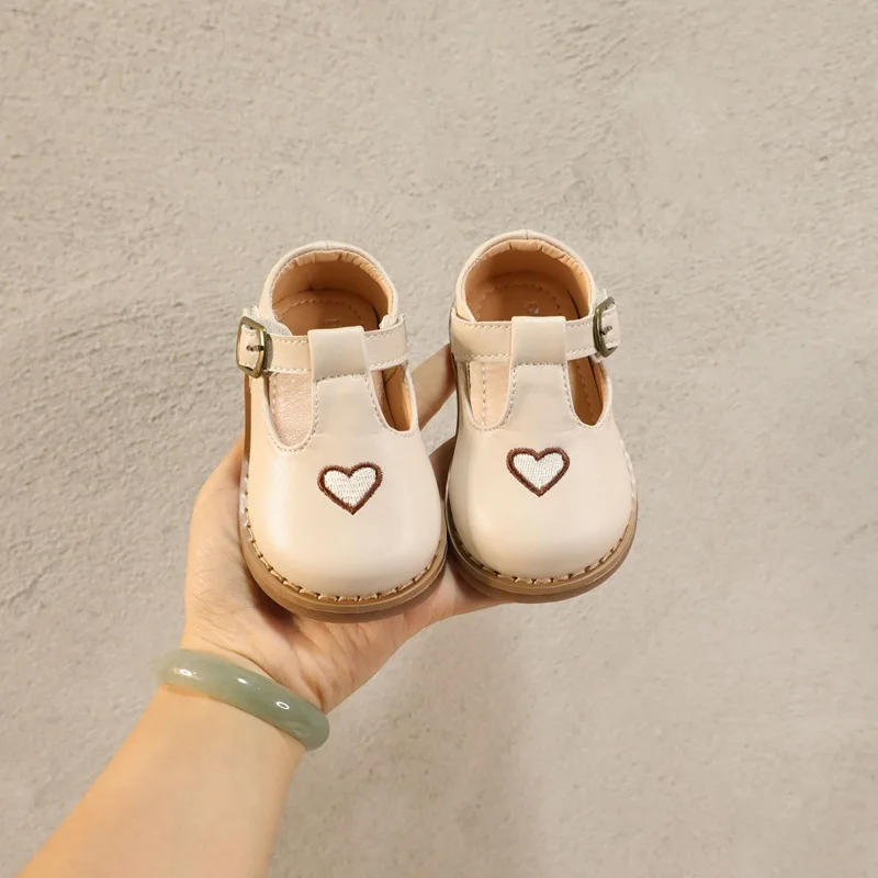 2022 Spring Autumn New Love Embroidered Little Princess Shoes 1-2-3 Years Old Girls Single Shoe Toddler Shoes for Kids
2022 Spring Autumn New Love Embroidered Little Princess Shoes 1-2-3 Years Old Girls Single Shoe Toddler Shoes for Kids