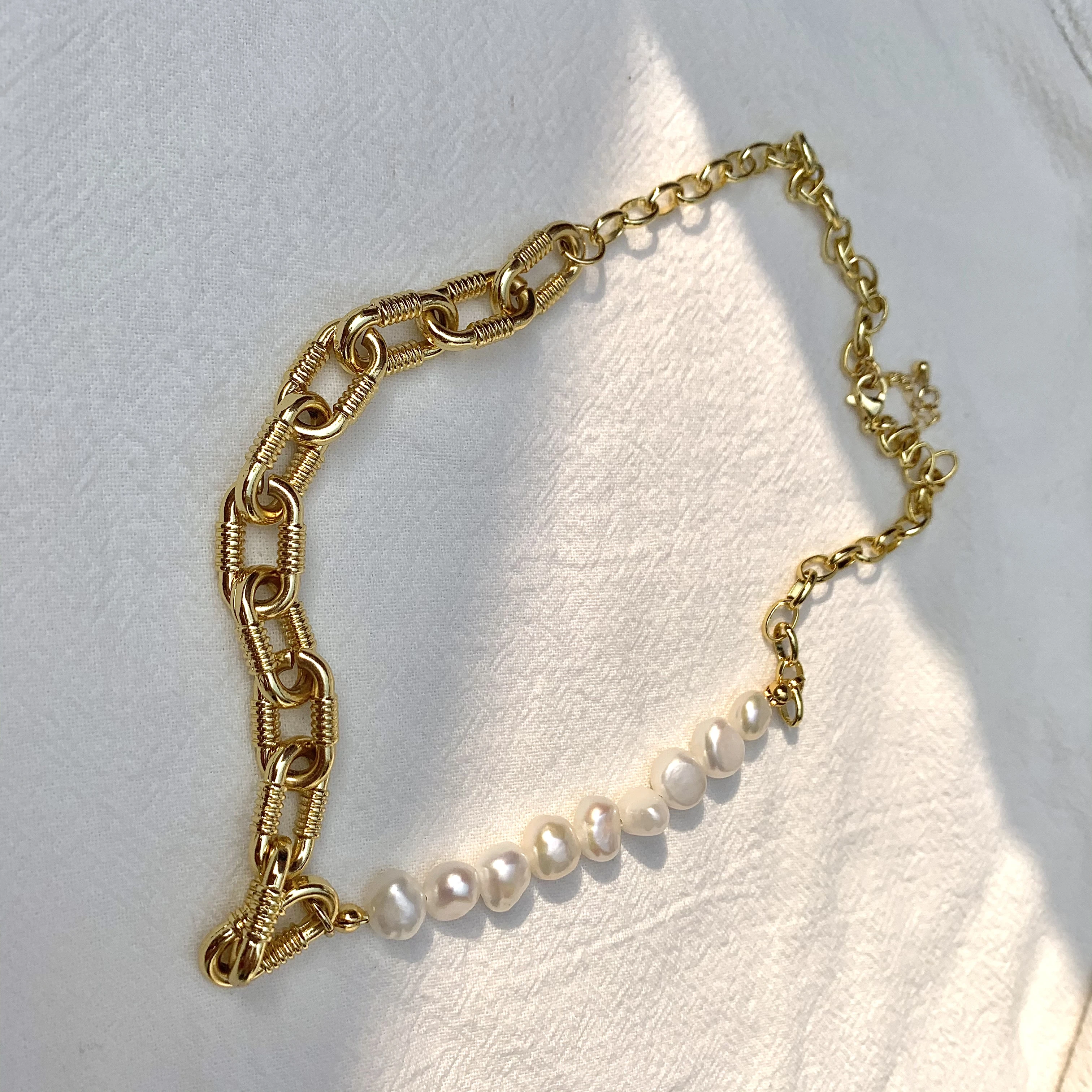Fashion Chain Pearl Necklace For Women Baroque Pearl Metal Charm Choker Jewelry Gold Color
Fashion Chain Pearl Necklace For Women Baroque Pearl Metal Charm Choker Jewelry Gold Color