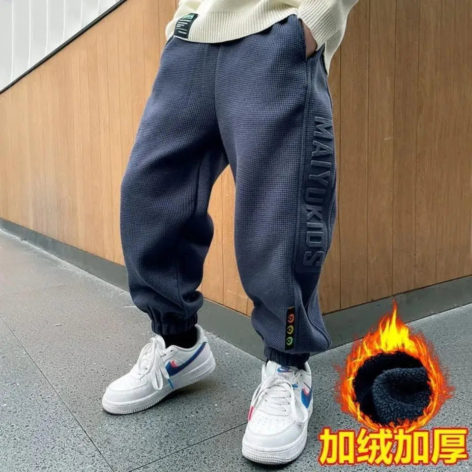Popular Boys' Casual Pants Autumn and Winter Wool Lining Medium and Large Children's Casual Full Matching Bump Letter Sweatpants
Popular Boys' Casual Pants Autumn and Winter Wool Lining Medium and Large Children's Casual Full Matching Bump Letter Sweatpants