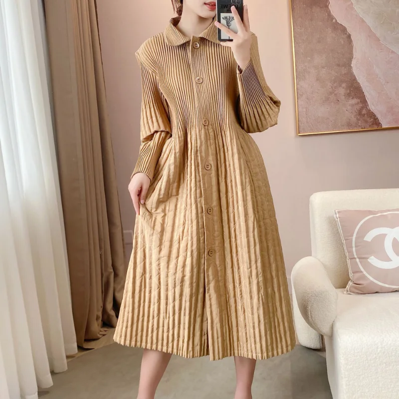Pleated coat female autumn and winter new cotton clothes medium and long windbreaker lapel goddess versatile foreign trench
Pleated coat female autumn and winter new cotton clothes medium and long windbreaker lapel goddess versatile foreign trench