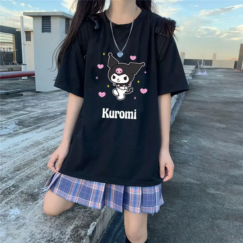 Новинка Kawaii Sanrio аксессуары Kuromi с коротким рукавом Милая красота мультфильм аниме футболка Свободные топы Летняя Куртка игрушки для девочки подарок
Новинка Kawaii Sanrio аксессуары Kuromi с коротким рукавом Милая красота мультфильм аниме футболка Свободные топы Летняя Куртка игрушки для девочки подарок