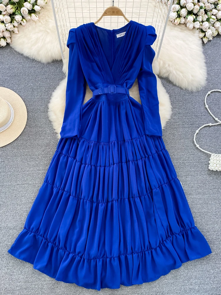 Женское драпированное платье-макси с V-образным вырезом
Женское драпированное платье-макси с V-образным вырезом