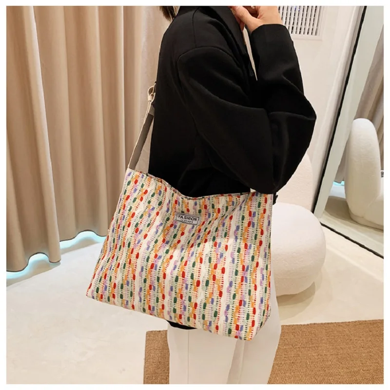 Rainbow Symphony Liu large-capacity bag tote bag one-shoulder oblique cross new wild Western-style casual bag women's summer
Rainbow Symphony Liu large-capacity bag tote bag one-shoulder oblique cross new wild Western-style casual bag women's summer
