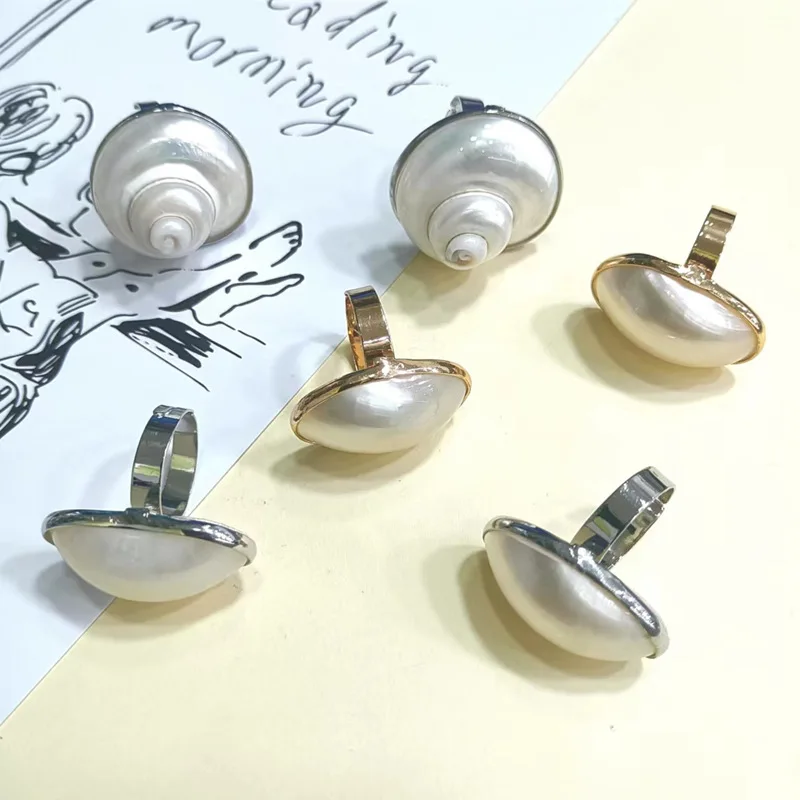 Exaggerated Natural Sea Water Horse Shell Ring White Shell Adjustable Open Snail Shape Classic Ring Jewelry for Men Women Party
Exaggerated Natural Sea Water Horse Shell Ring White Shell Adjustable Open Snail Shape Classic Ring Jewelry for Men Women Party