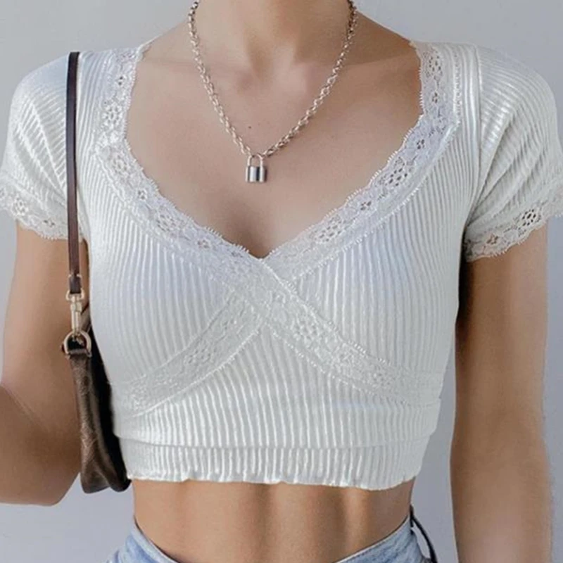 Кроп-Топ женский в рубчик с коротким рукавом и V-образным вырезом
Кроп-Топ женский в рубчик с коротким рукавом и V-образным вырезом