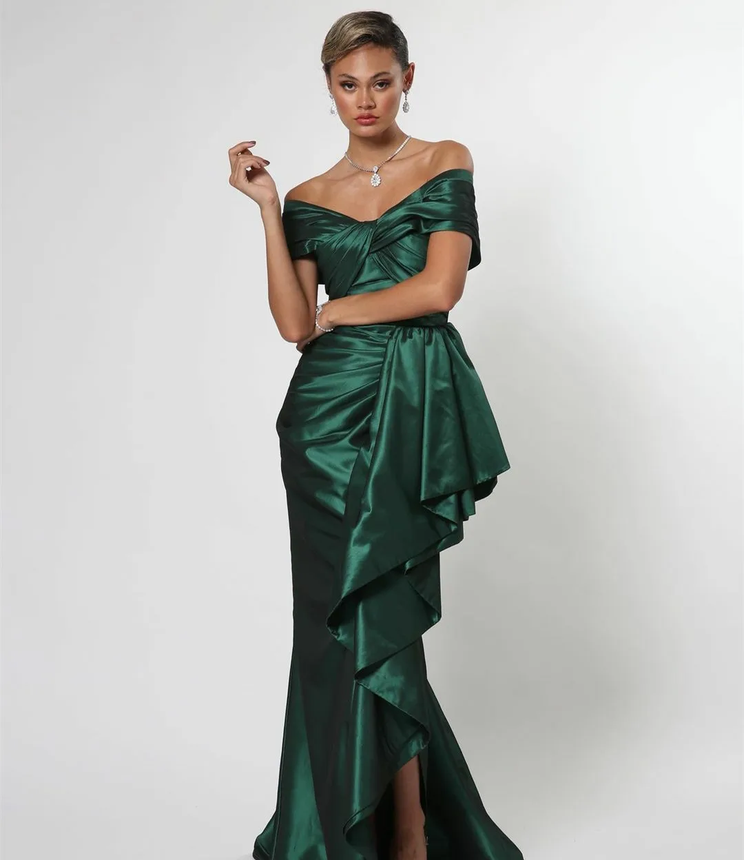 Elegant Short One Shoulder Green Satin Evening Dresses With Slit Sheath Ruffled Ankle Length فساتين السهرة Prom Gowns for Women
Elegant Short One Shoulder Green Satin Evening Dresses With Slit Sheath Ruffled Ankle Length فساتين السهرة Prom Gowns for Women