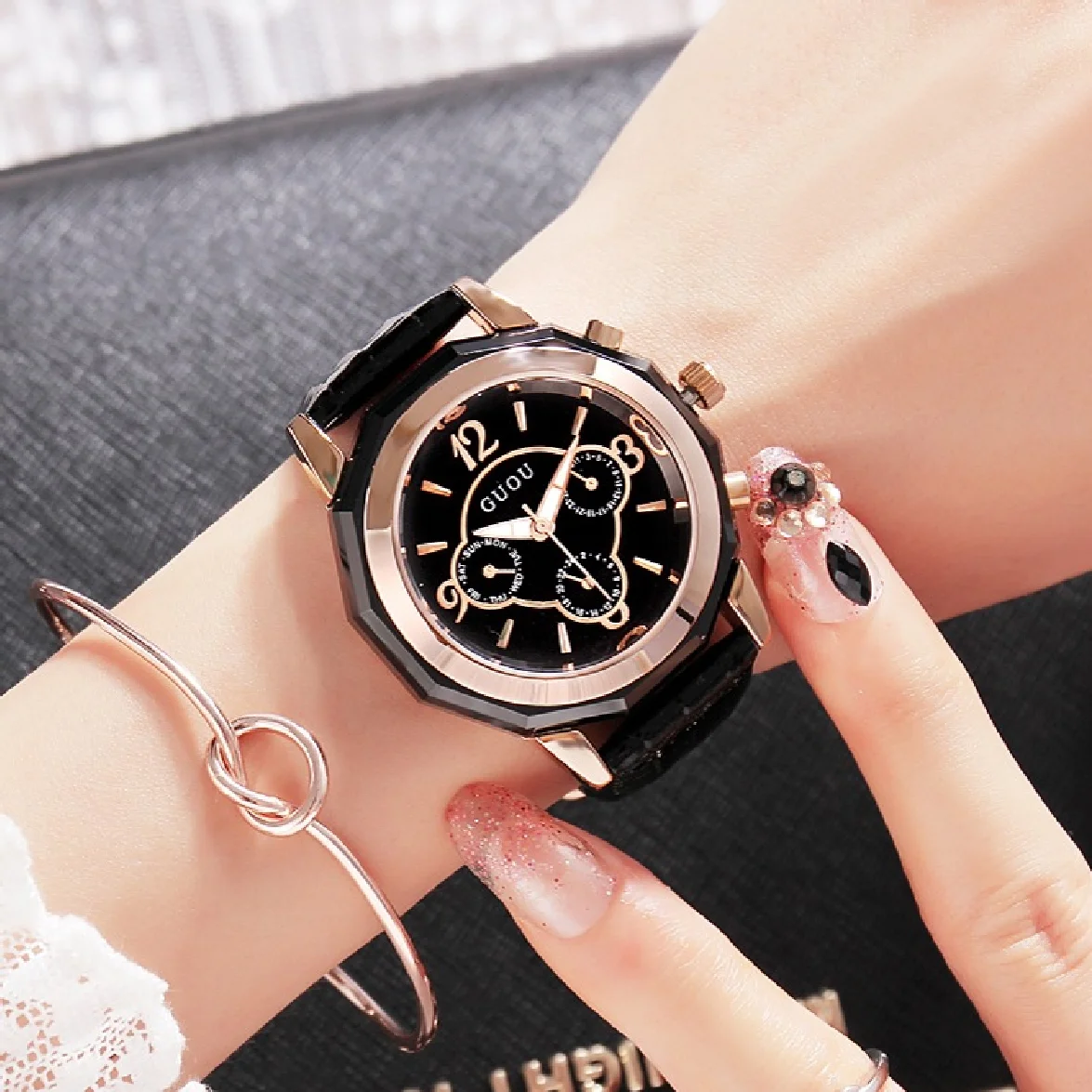 Fashion New GUOU Top Brand Genuine Leather 3 Eyes Waterproof Quartz Women Ladies Wedding Wristwatches Wrist Watch Gift Clock
Fashion New GUOU Top Brand Genuine Leather 3 Eyes Waterproof Quartz Women Ladies Wedding Wristwatches Wrist Watch Gift Clock