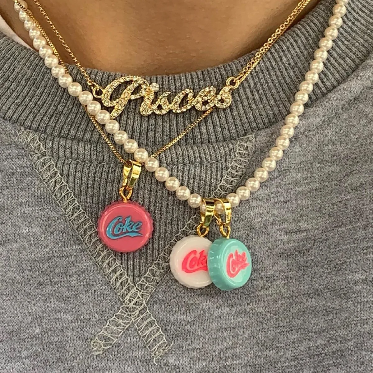 Fashion New Ins Vintage Pearl Bottle Cap Pendant Alloy Necklace Simple Rhinestone Letter Necklaces Set For Women Jewelry Gift
Fashion New Ins Vintage Pearl Bottle Cap Pendant Alloy Necklace Simple Rhinestone Letter Necklaces Set For Women Jewelry Gift