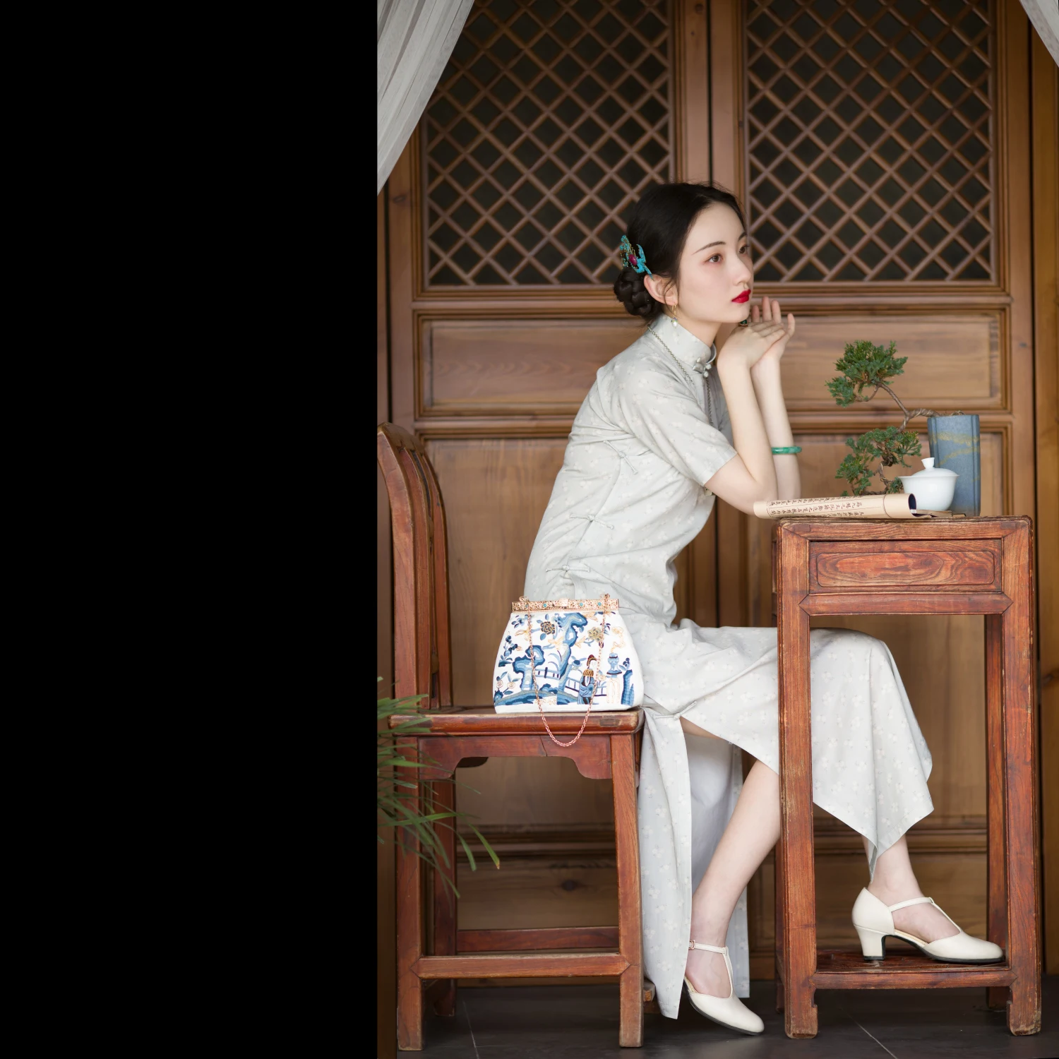 city style catkins retro Republic of China style short sleeved temperament ancient cheongsam style young girl original
city style catkins retro Republic of China style short sleeved temperament ancient cheongsam style young girl original